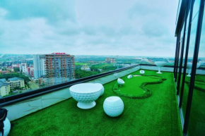 Luxury 1BR with Airport view and Infinity Pool on Rooftop!